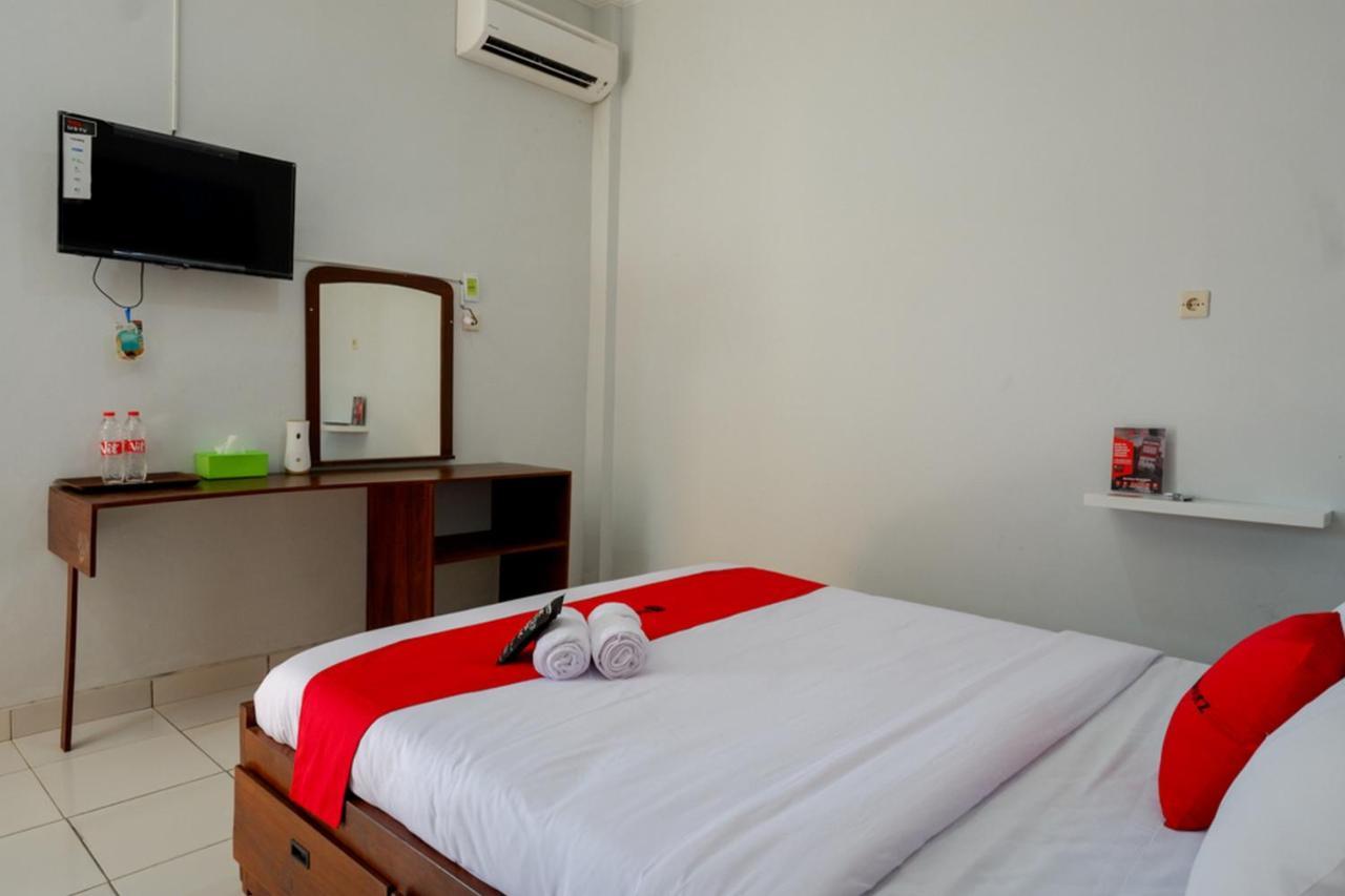 Hotel Reddoorz Near Padang Golf Adisucipto Potrojayan Exterior foto